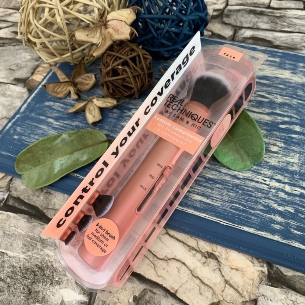 Real Techniques 3-in-1 Custom Coverage Complexion Foundation Concealer Brush New